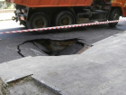 Новый асфальт ушел под землю в центре Волгограда