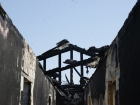 В Волгограде жилой дом сгорел во время земельного спора жильцов с администрацией и РЖД
