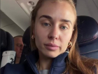 Блогер-миллионник пережила страх и сняла нервное видео в севшем не с первого раза самолете