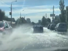 В Волгограде на Ангарской крупная авария: вода заполнила проезжую часть