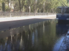 Зловонная река потекла из канализации в самом центре Волгограда