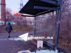 Вандалы разбили остановку в новогоднюю ночь на севере Волгограда