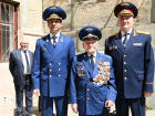 Военный оркестр устроил концерт у дома 100-летнего ветерана Георгия Рогова в Волгограде