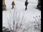 Разгуливающего с топором ребенка в Волгограде сняли на видео