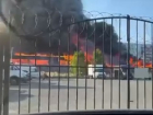 Самый крупный рынок Волжского охватил пожар и взрывы