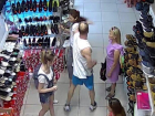 Избиение продавца обуви в магазине Волжского попало на видео