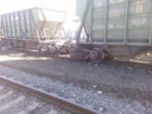 Два вагона грузового поезда сошли с рельсов в Волгограде 