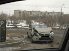 Из-за машины рекламщиков в больницу Волгограда попал водитель легковушки