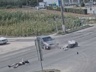 Мотоциклиста жестко протащило по асфальту голой спиной - видео шок-ДТП в Волгограде