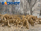 Пугающие коричневые ледяные скульптуры появились в Волгограде