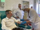 Волгоградский депутат Госдумы самоотверженно сдал пол-литра крови