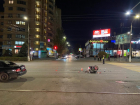 Момент жёсткого столкновения байка и Hyundai  в центре Волгограда попал на видео 