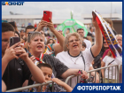 Три красавца устроили тысячам волгоградок телепорт в беспечную юность