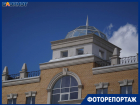 Офисный дворец с колоннами подарили себе дорожники в Волгограде