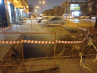 В центре Волгограда перерыли тротуар из-за порыва теплопровода