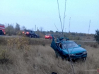 ВАЗ опрокинулся в кювет на трассе в Волгоградской области: два человека погибли