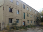 Бомжи оккупировали волгоградское общежитие и пугают местных жителей 