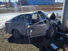 Granta впечаталась в столб под Волгоградом: двое погибли