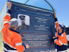 Ко Дню России автобусные остановки в Котельниково украсили портреты героических земляков