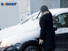 Ночной снегопад осложнил дорожную обстановку в Волгограде