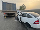 Трехмесячный и годовалый малыши пострадали в странном волгоградском ДТП со стоящим грузовиком