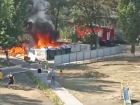 "Она горит и взрывается!": видео мусорного пожара в Волгограде