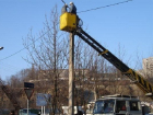 На улицах Волгограда восстанавливают освещение