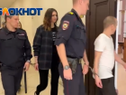 Хоронили в закрытом гробу: молодая мать из Волгограда задушила младенца и убила приятеля