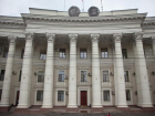 Входные двери заменят в администрации Волгоградской области за 200 тысяч рублей