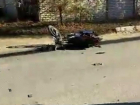  Мотоцикл протаранил Audi, пострадавшие сбежали: ДТП попало на видео в Волгограде