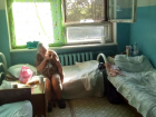 Жительнице Урюпинска пришлось забрать мать-инвалида из ЦРБ из-за невыносимых условий