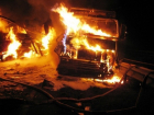 Груженая стеклотарой фура сгорела на трассе под Волгоградом