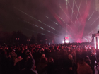 Тысячи человек собрал грандиозный фейерверк в Волгограде: видео из эпицентра толпы 