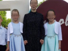 В Суровикино хоронят утонувших 11-летних двойняшек