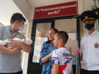 Среагировал мгновенно: волгоградский полицейский в «час пик» помог роженице 