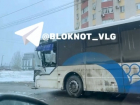 Кабину смяло: жесткое ДТП с автобусом произошло рядом со СХИ в Волгограде