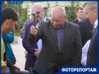 Бывший мэр Волгограда схватился за молоток на новом участке набережной