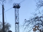 На видео попало, как бесстрашные дети в Волгограде залезают на вышку высотой с 5-этажный дом