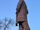 Самый большой памятник Ленину обрушается в Волгограде