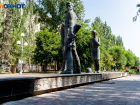 На месте гранитных плит – ошметки цемента: «Памятник комсомольцам – защитникам Сталинграда» продолжает рушиться в Волгограде