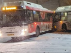 ДТП из двух автобусов заблокировало въезд в "Родниковую долину" в Волгограде