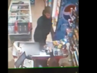 На видео в волгоградском магазине попал мошенник, которому всегда "не дают" сдачу