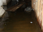 На юге Волгограда в подвале многоэтажки утонул человек