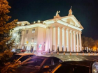Без икры, бренди и пирожных оставили театралов в Волгограде