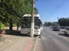 Автобус №25 влетел в столб на остановке в Волгограде из-за разборок двух водителей