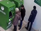 Похититель 40 тысяч из банкомата Сбербанка попал на видео в Волгограде