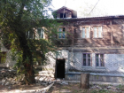 «Живем в страхе»: стена рухнула в доме на юге Волгограда