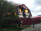Крупный пожар в дачном поселке Волгограда сняли на видео