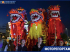 Драконы, борьба за лапшу и дискотека: китайский уголок запечатлели в центре Волгограда