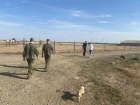 Полиция и военные с собаками прочесали целый район под Волгоградом